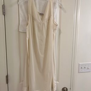 Vintage Vanity Fair Lingerie Full Slip Dress Night Gown Applique--Size Large